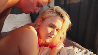 Ебет однокурсницу в жопу, а кончает в пизду - неожиданный сюрприз для студентки Novella Night